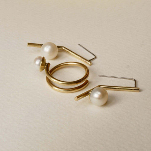Minimalistické náušnice s perlou — foto 3