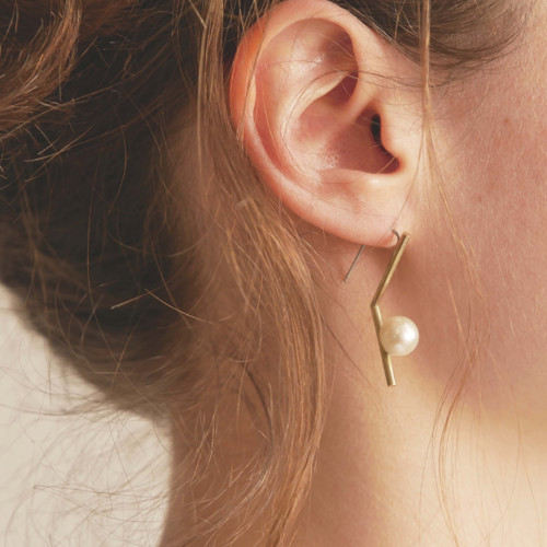 Minimalistické náušnice s perlou — foto 6