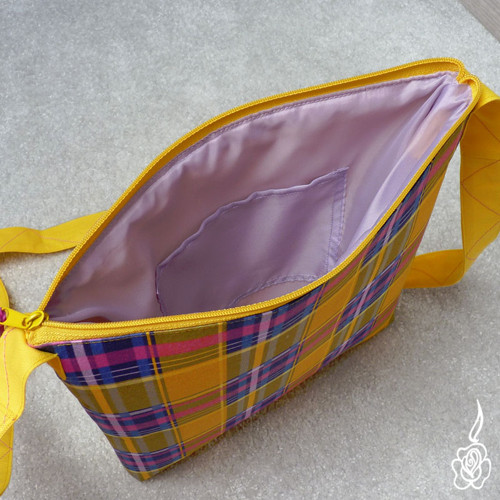 Crossbody kabelka s kostkovaným vzorem — foto 4