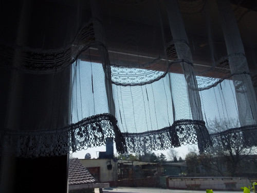 Záclonka s krajkou a volánkem — foto 2