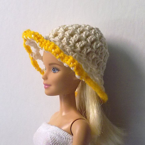 Oblečky pro Barbie - klobouček — foto 5