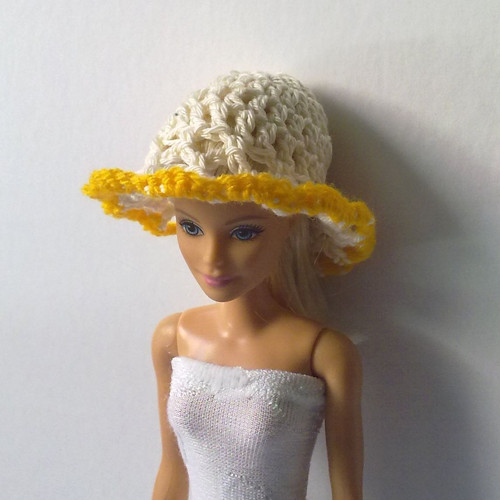 Oblečky pro Barbie - klobouček — foto 3