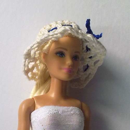 Oblečky pro Barbie - klobouček — foto 3