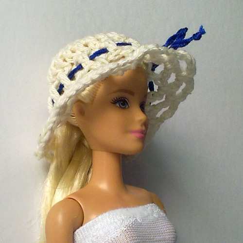 Oblečky pro Barbie - klobouček — foto 2