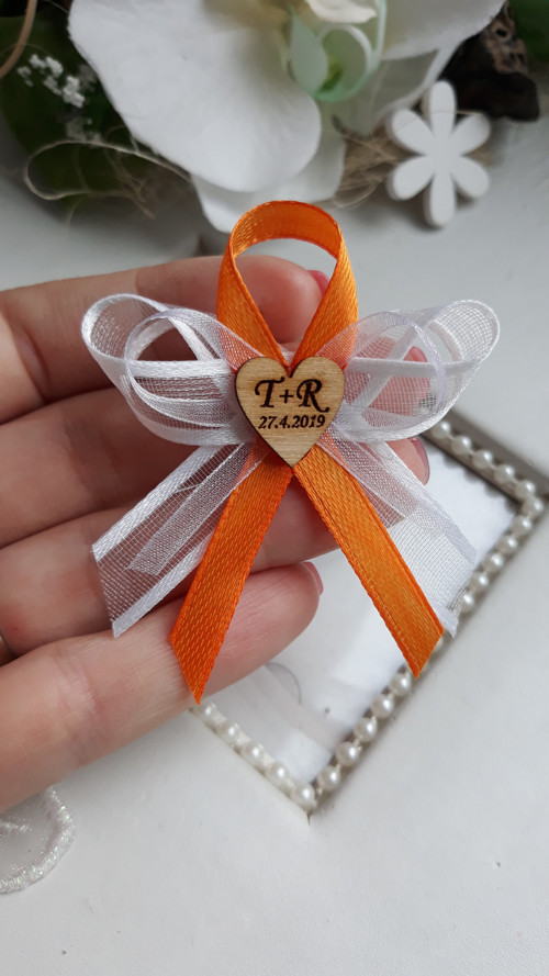 Oranžový vývazek s monogramy — foto 2