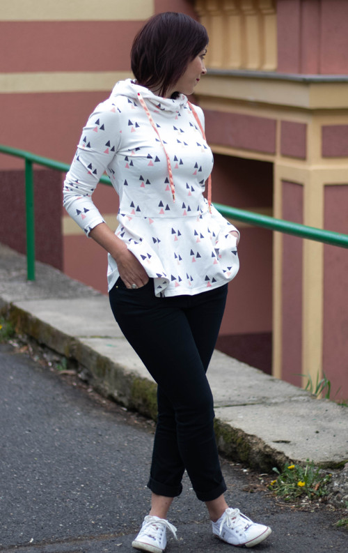 Peplum mikina s kapucí — foto 3