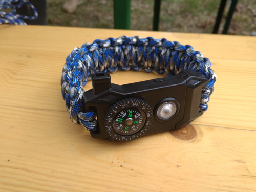 Paracord náramek s LED světlem — foto 2