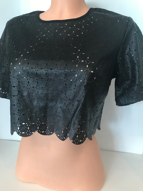 Koženkový crop-top - vel. 38 — foto 3