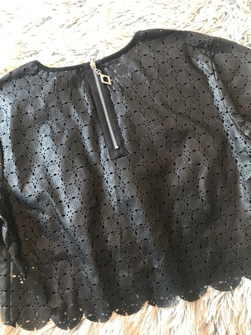 Koženkový crop-top - vel. 38 — foto 2