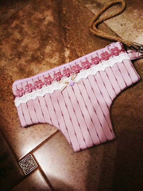 Kosmetická taštička " BIKINI" — foto 2