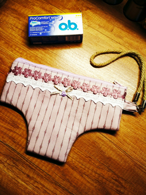 Kosmetická taštička " BIKINI" — foto 3