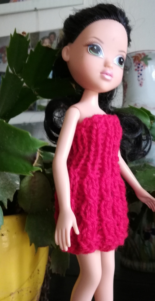 Červené šatičky pro Barbie — foto 3