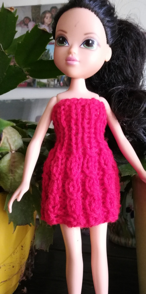 Červené šatičky pro Barbie — foto 2