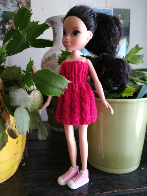 Červené šatičky pro Barbie — foto 5