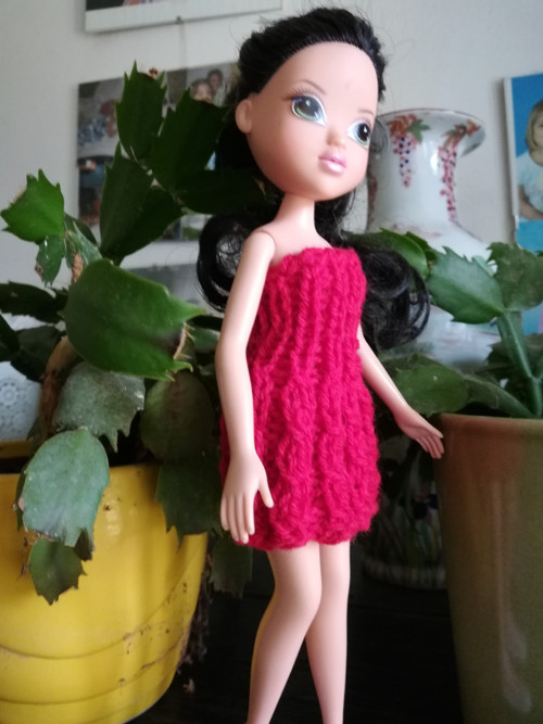 Červené šatičky pro Barbie — foto 4
