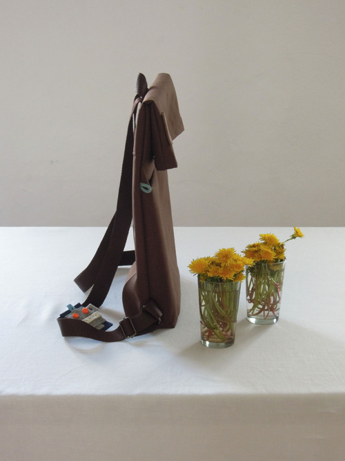 URBAN EASE - Hnědý batoh s umělou inteligencí — foto 4