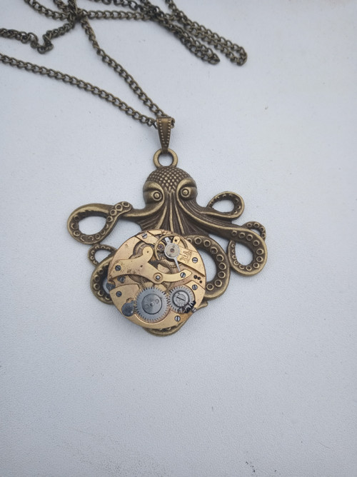 Chobotnice, steampunkovy přívěsek — foto 3