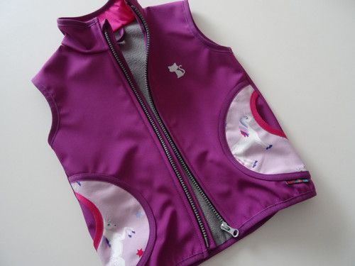Softshellová vesta lila s koníky — foto 2