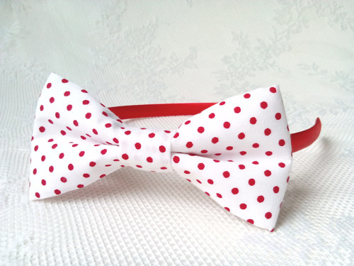 Pin Up čelenka (biela/červené bodky) — foto 2