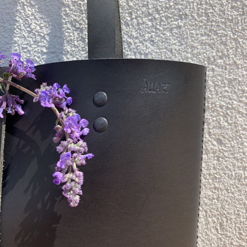 Nepřehlédnutelná v černém — foto 3