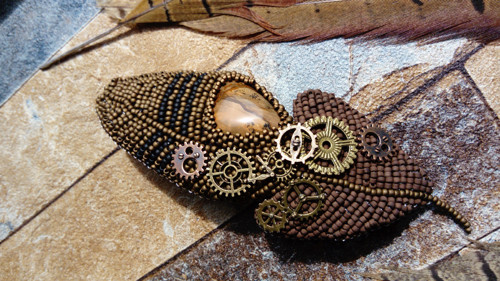 Spona Clockwork Feather — foto 4