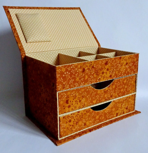 Šicí box 3patra s jehelníčkem — foto 3