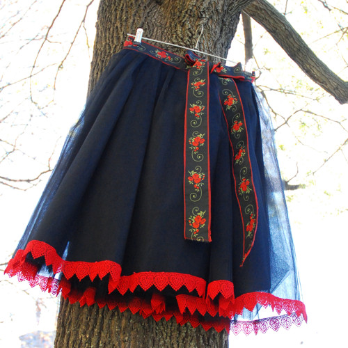 Černá folklórní tylová sukně — foto 5