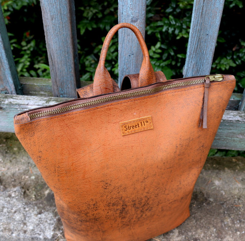 Frayed leather backpack, Unisex — foto 3