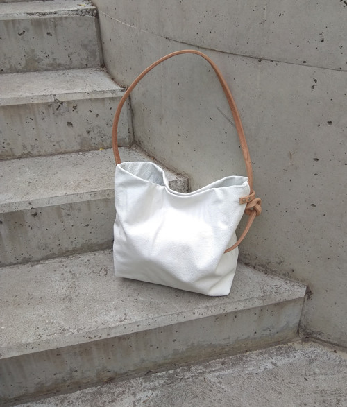 Elegantní bílá kabelka — foto 2