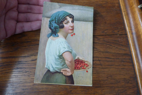 Dívka s třešněmi...pohlednice — foto 2