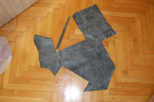 Mačkaná černo-šedá kůže — foto 2