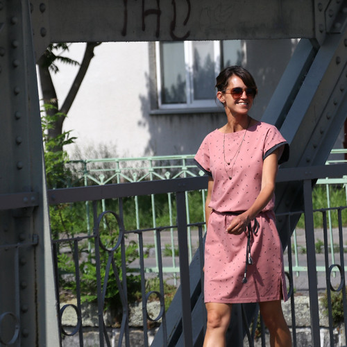 Dámské šaty s peříčky (vel. M) — foto 3