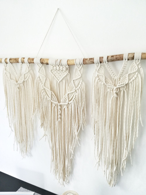 Macrame dekorace v krémové barvě — foto 2