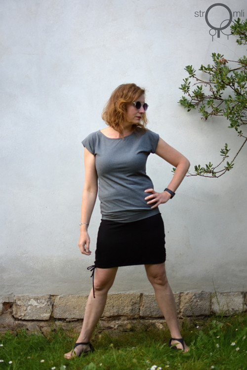 Černá jednoduchá sukénka, vel. XS — foto 4