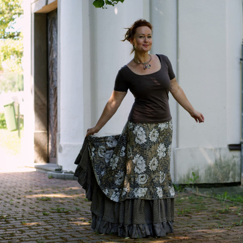 "Midnight Blossom", volánová točicí maxisukně — foto 5