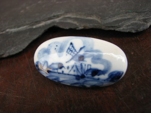U mlýna...porcelánová brož — foto 3
