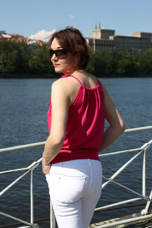 Cyklámenový šňůrkový top — foto 2