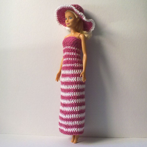 Oblečky pro Barbie - šaty, klobouk — foto 2