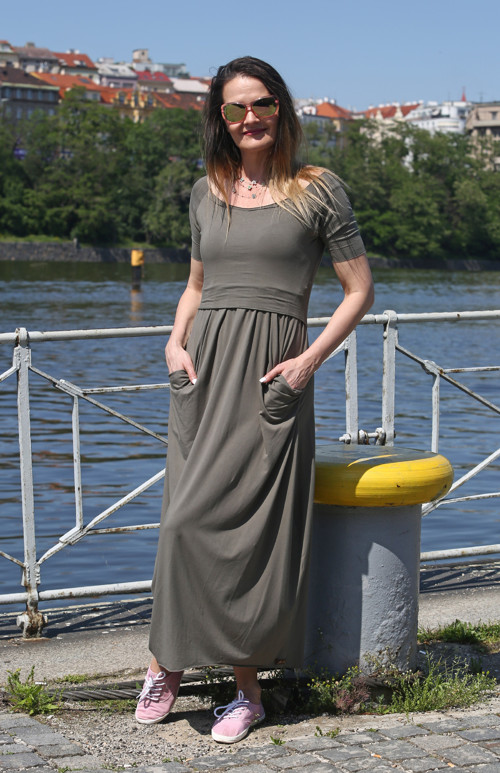 Khaki volné šaty — foto 4