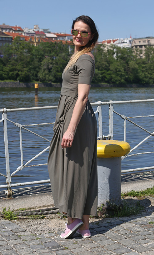 Khaki volné šaty — foto 3