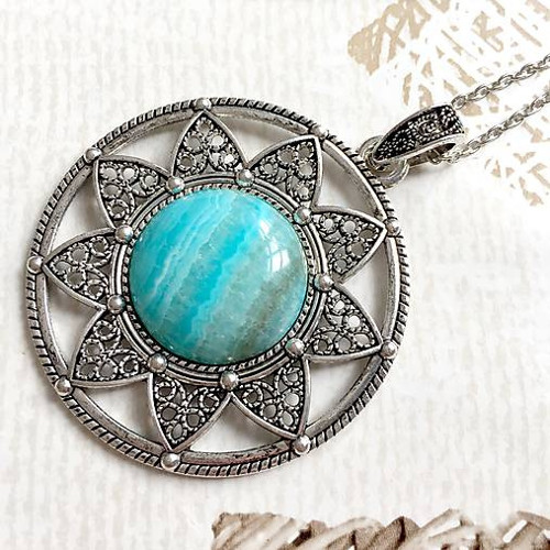 Výrazný náhrdelník - amulet čipkovaný chalcedon — foto 4