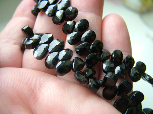 Černý spinel ploché brioletky 7mm — foto 3