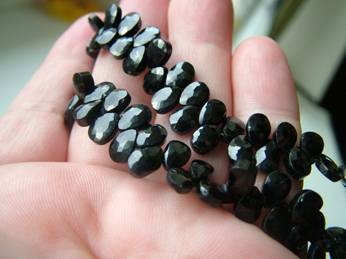 Černý spinel ploché brioletky 7mm — foto 4
