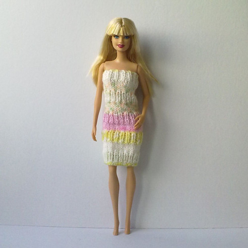 Oblečky pro Barbie - šaty, šála — foto 2