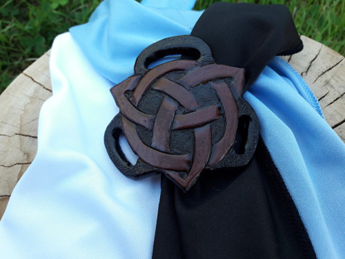 Kožené bolo na šátek Triquetra — foto 3