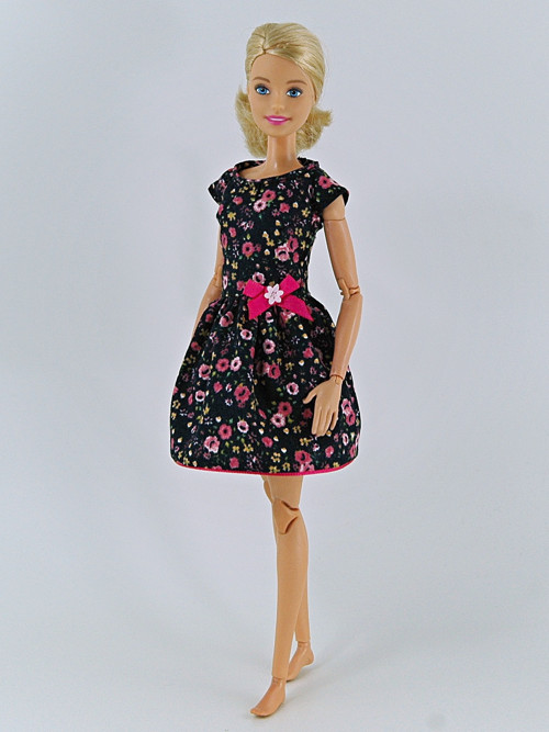 Barbie - Růžovočerné šaty — foto 2