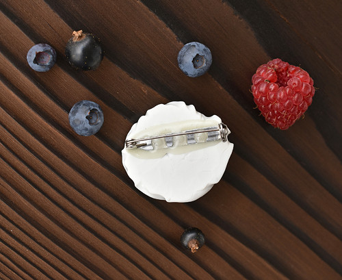 "Šlehačka" porcelánová brož č.112 — foto 3
