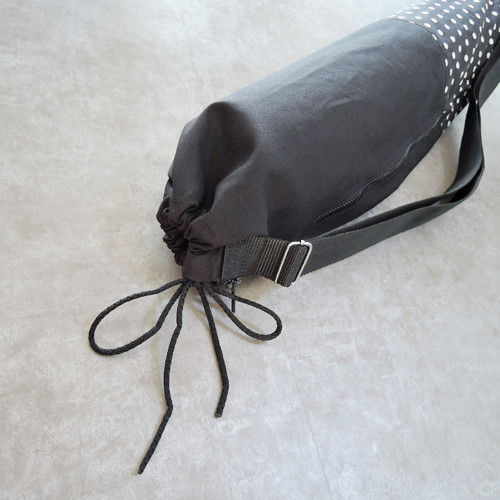 Černočerný s puntíkem - obal - zip + šňůra — foto 2