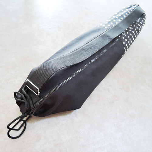 Černočerný s puntíkem - obal - zip + šňůra — foto 3
