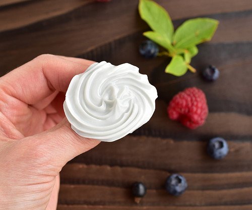 "Šlehačka" porcelánová brož č.119 — foto 3